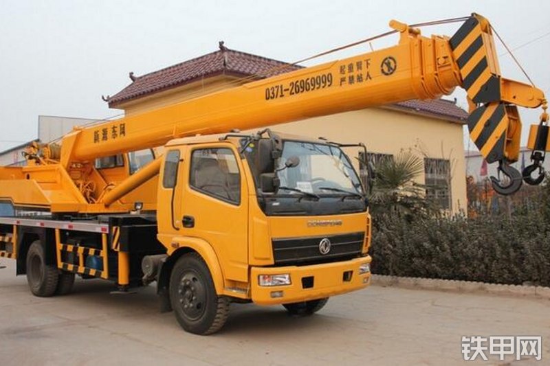 新源10TDC起重机整机外观