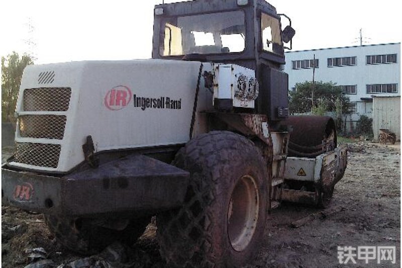 英格索兰S17.5D压路机整机外观