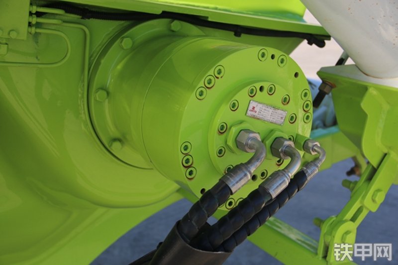 雷萨重机BJ5339THB6RZ47绿白泵车局部