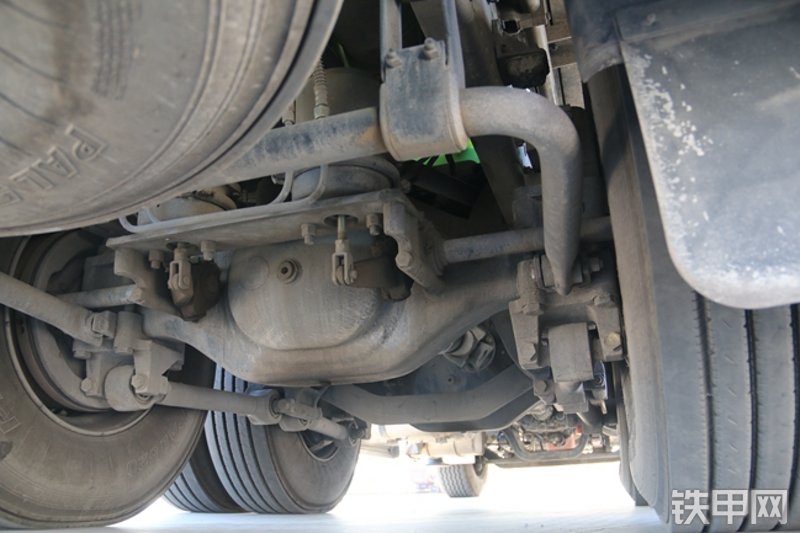 雷萨重机BJ5339THB6RZ47绿白泵车局部