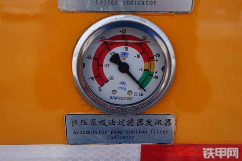 雷萨重机BJ5339THB6RZ47红黄泵车局部