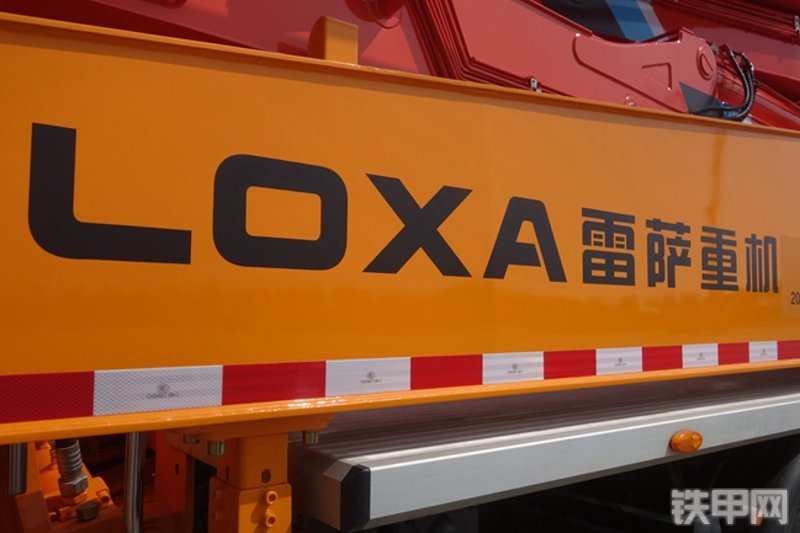 雷萨重机BJ5339THB6RZ47红黄泵车局部