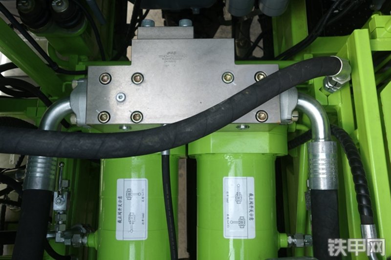 雷萨重机BJ5124THB绿车载泵局部