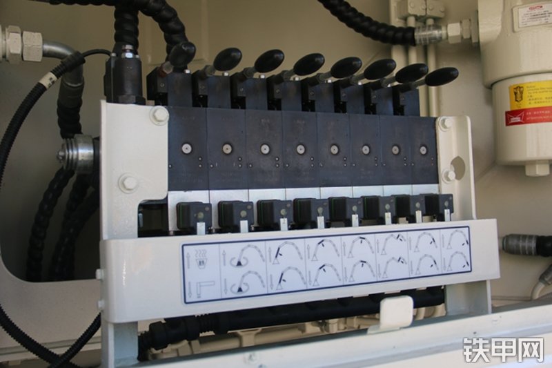 雷萨重机BJ5339THB6RZ47绿白泵车局部