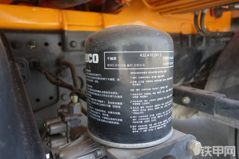 雷萨重机BJ5339THB6RZ47红黄泵车局部