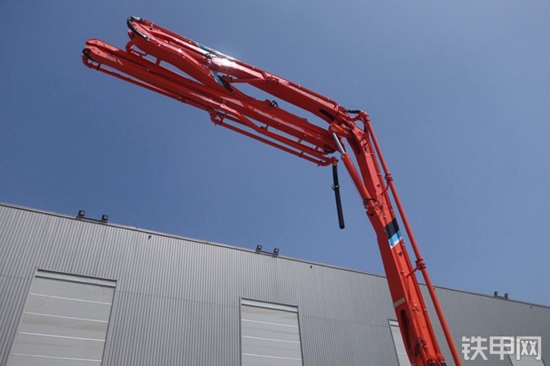 雷萨重机BJ5339THB6RZ47红黄泵车整机外观