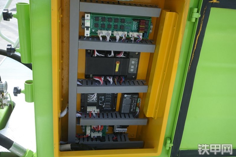 雷萨重机BJ5124THB绿车载泵局部