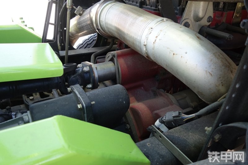 雷萨重机L8系列12方搅拌运输车局部