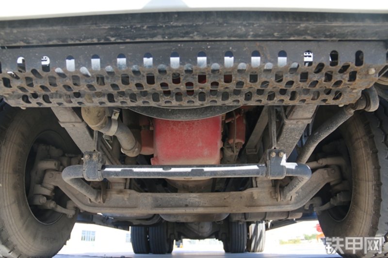 雷萨重机BJ5339THB6RZ47绿白泵车局部