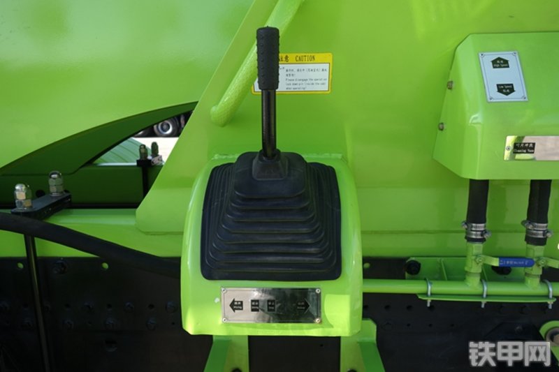 雷萨重机L8系列12方搅拌运输车局部