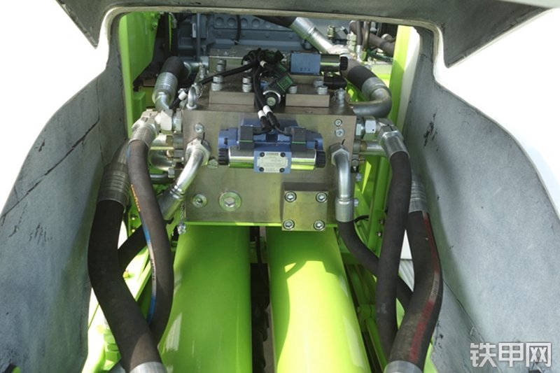 雷萨重机BJ5124THB绿车载泵局部