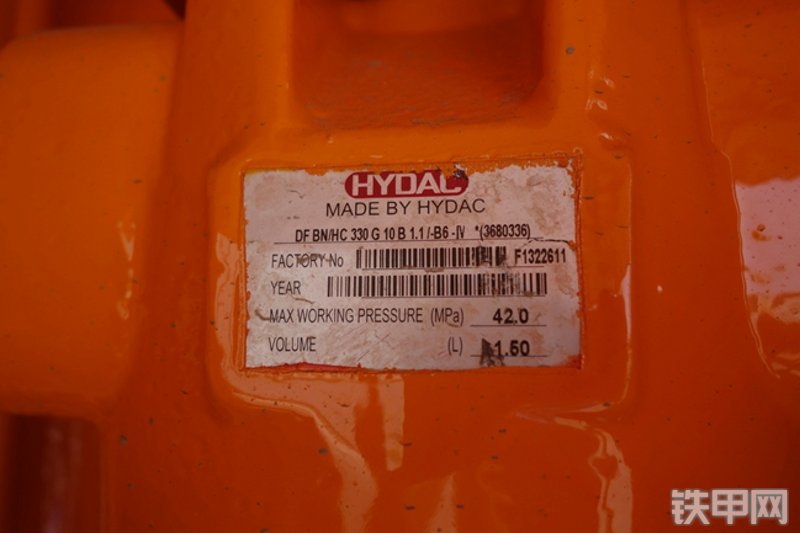 雷萨重机BJ5339THB6RZ47红黄泵车局部