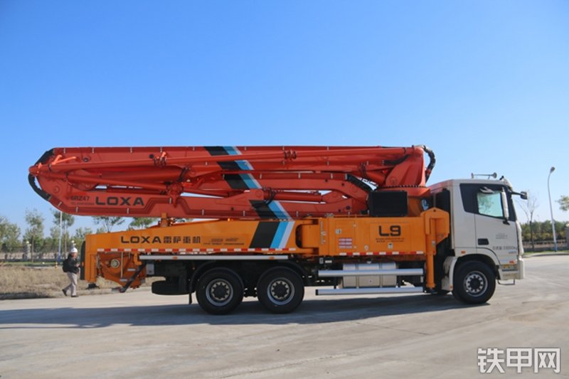 雷萨重机BJ5339THB6RZ47红黄泵车整机外观