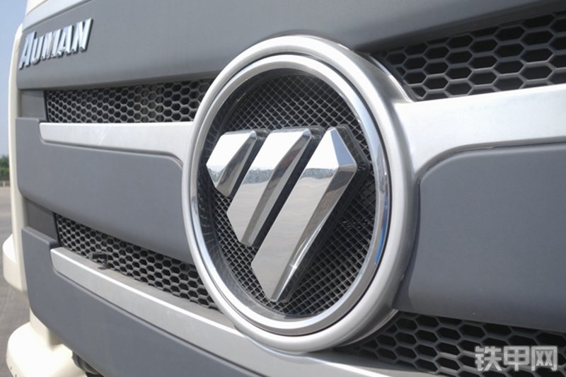 雷萨重机BJ5339THB6RZ47红黄泵车局部