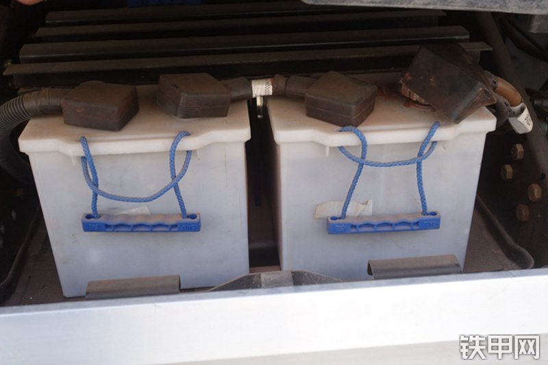 雷萨重机BJ5339THB6RZ47红黄泵车局部