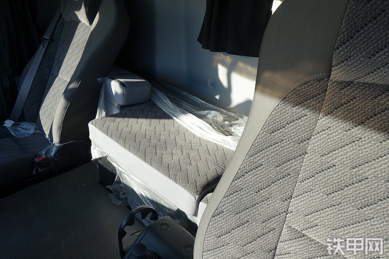 雷萨重机BJ5339THB6RZ47绿白泵车局部