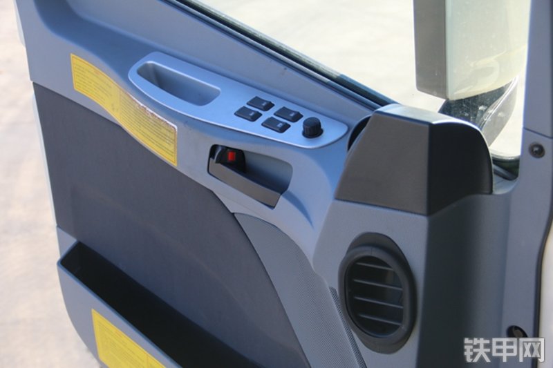 雷萨重机BJ5339THB6RZ47绿白泵车局部