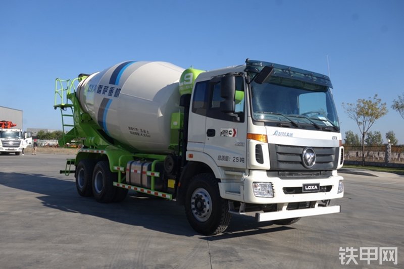 雷萨重机L8系列12方搅拌运输车整机外观