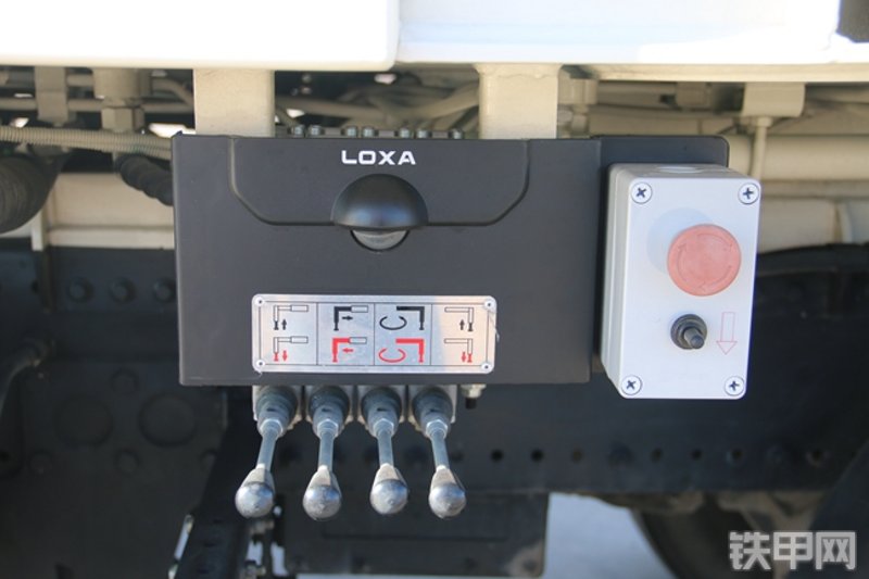 雷萨重机BJ5339THB6RZ47绿白泵车局部