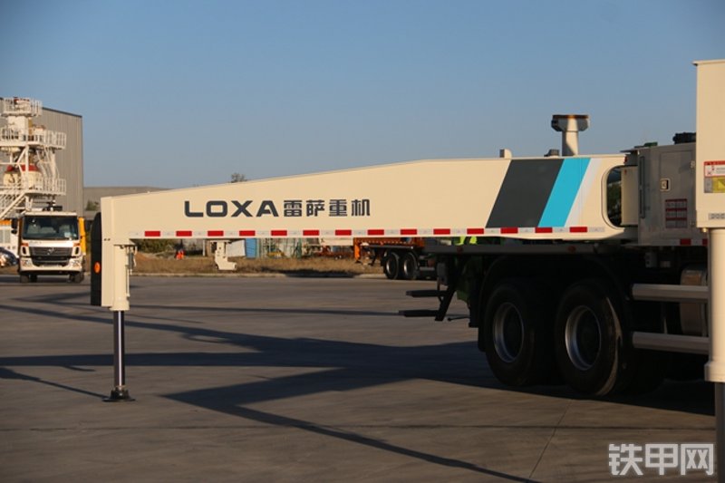 雷萨重机BJ5339THB6RZ47绿白泵车局部