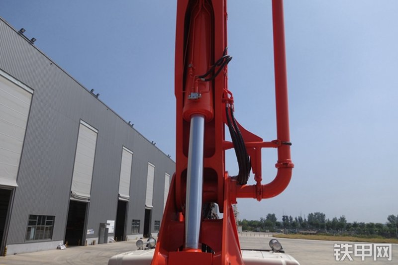 雷萨重机BJ5339THB6RZ47红黄泵车整机外观