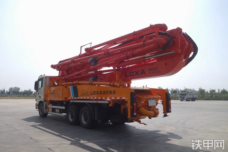 雷萨重机BJ5339THB6RZ47红黄泵车整机外观