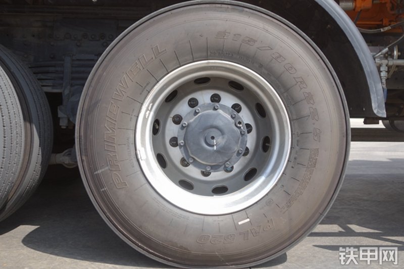 雷萨重机BJ5339THB6RZ47红黄泵车局部