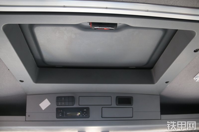 雷萨重机BJ5339THB6RZ47绿白泵车局部