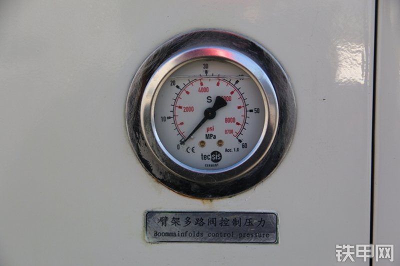 雷萨重机BJ5339THB6RZ47绿白泵车局部