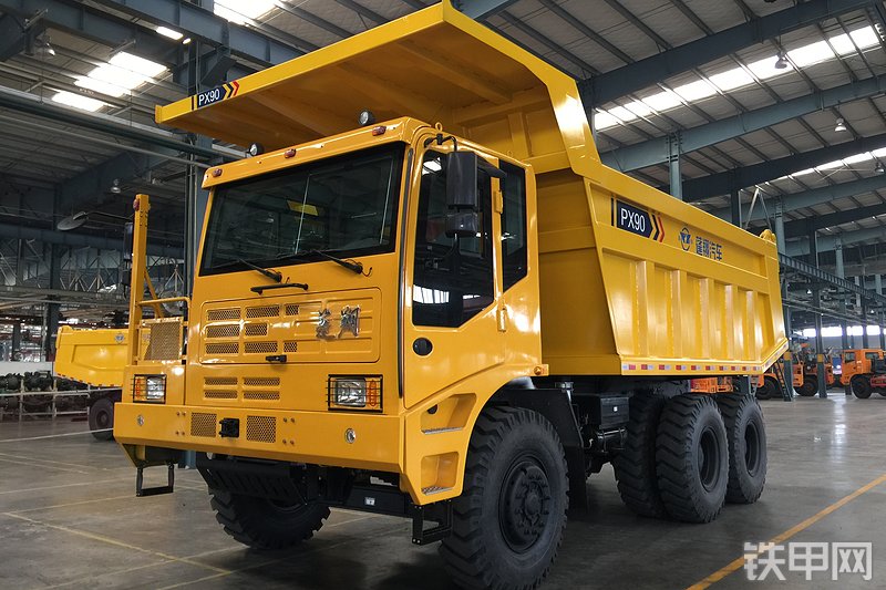 蓬翔PX90AT非公路自卸车整机外观