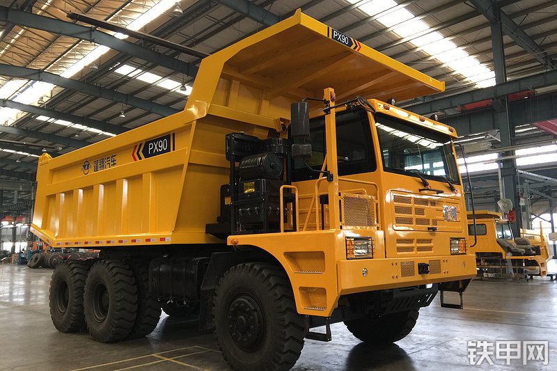 蓬翔PX90AT非公路自卸车整机外观