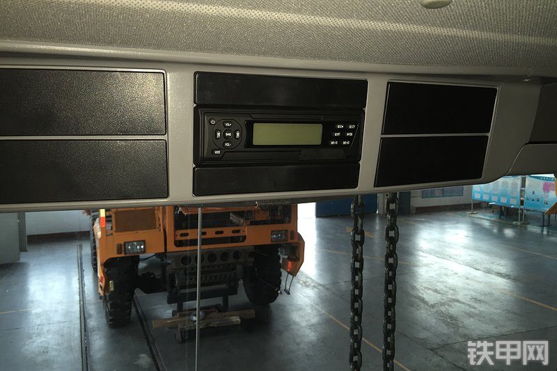 蓬翔PX90AT非公路自卸车局部