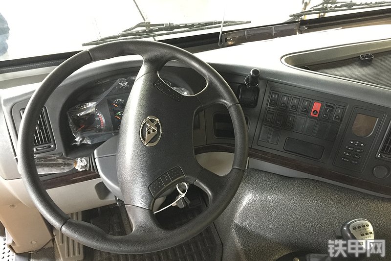 蓬翔PX90MT非公路自卸车局部