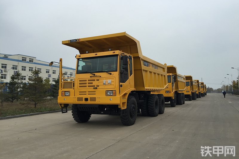 蓬翔PX90AT非公路自卸车整机外观