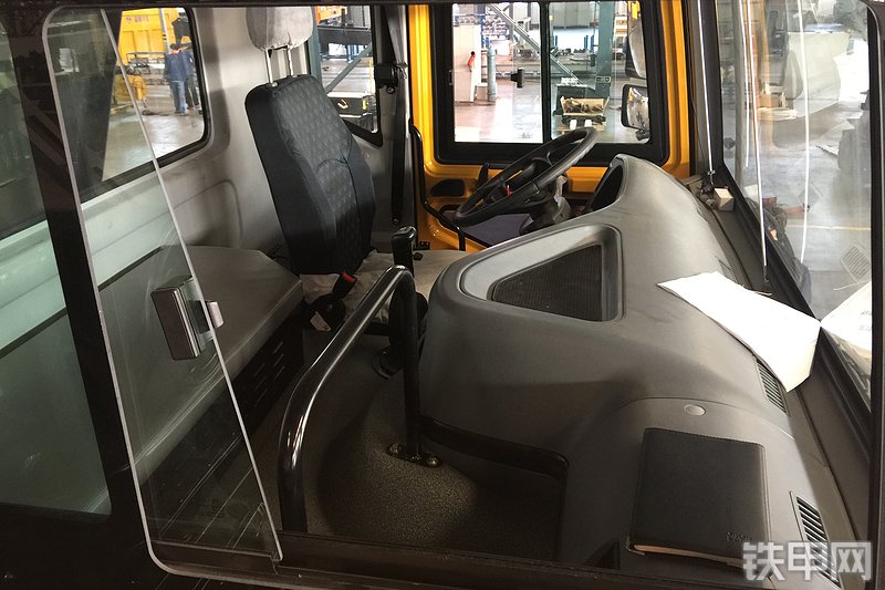 蓬翔PX90MT非公路自卸车局部