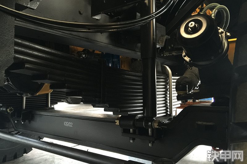 蓬翔PX90AT非公路自卸车局部