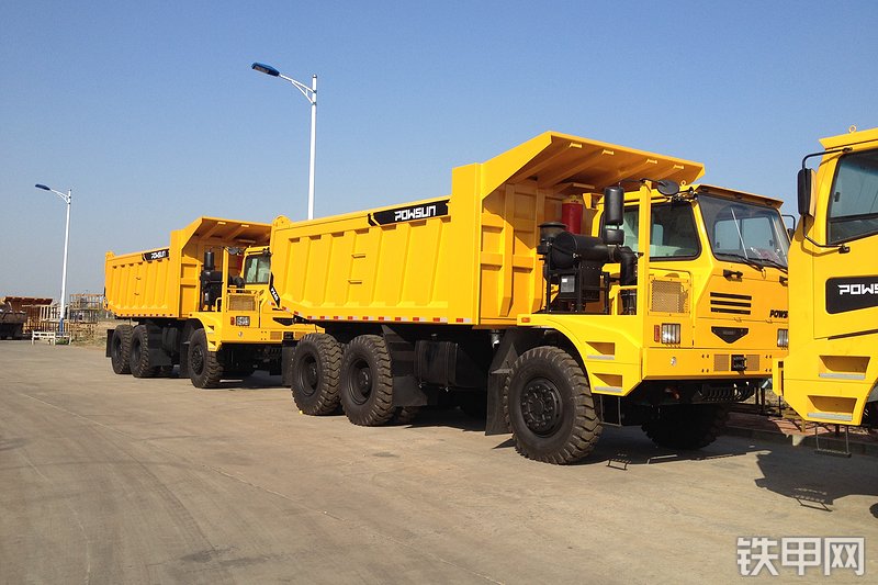 蓬翔PX65AT非公路自卸车整机外观