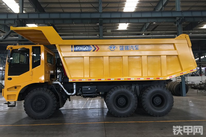 蓬翔PX90AT非公路自卸车整机外观
