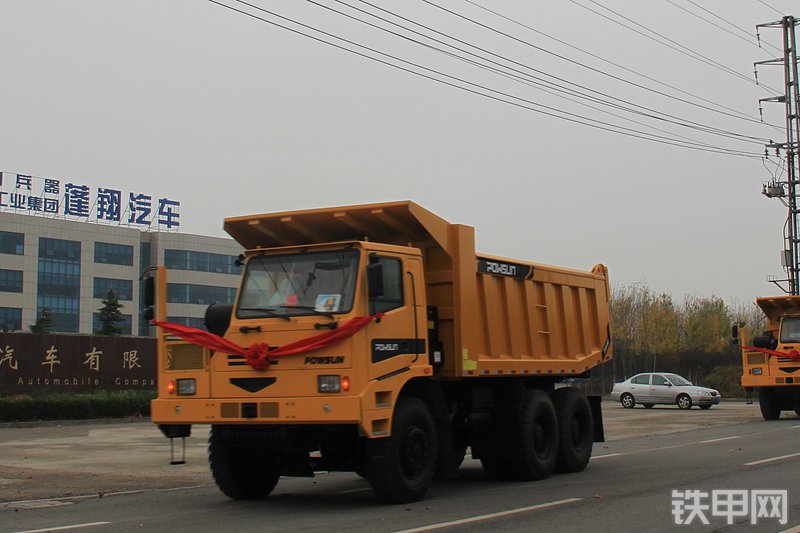 蓬翔PX65AT非公路自卸车整机外观