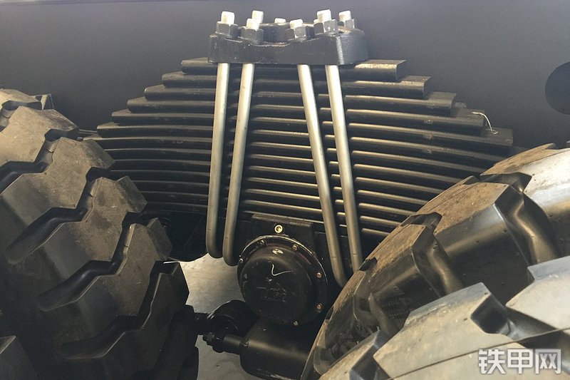 蓬翔PX90AT非公路自卸车局部