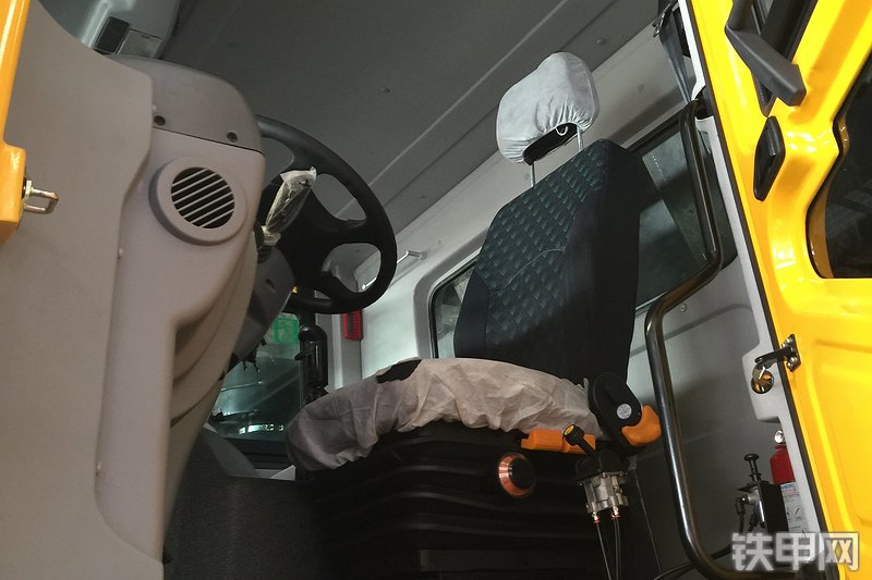 蓬翔PX90MT非公路自卸车局部