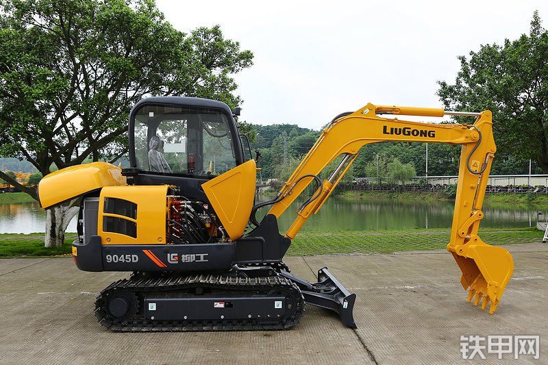 柳工CLG9045D挖掘机整机外观