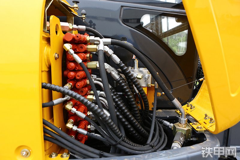 柳工CLG9045D挖掘机局部