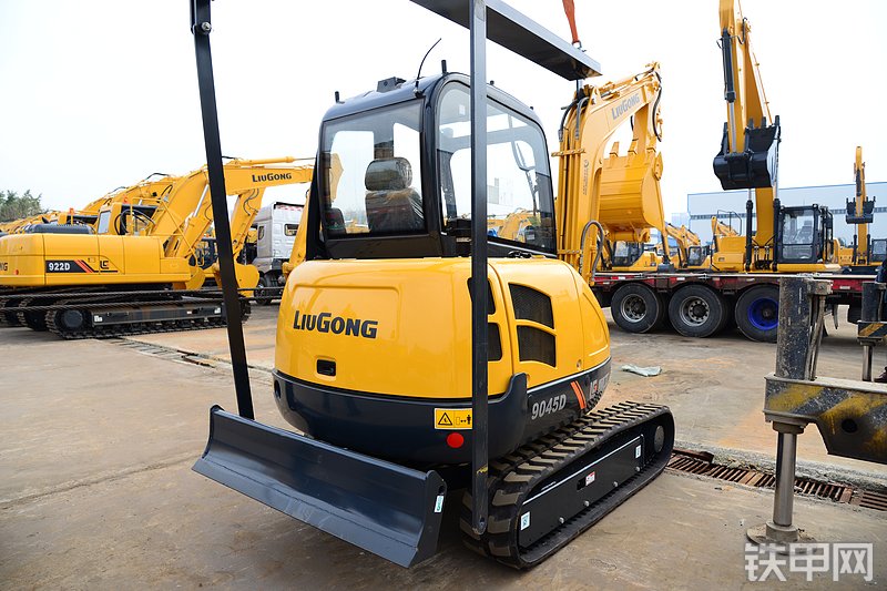 柳工CLG9045D挖掘机整机外观