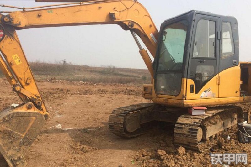 雷沃重工fr80h履带式挖掘机