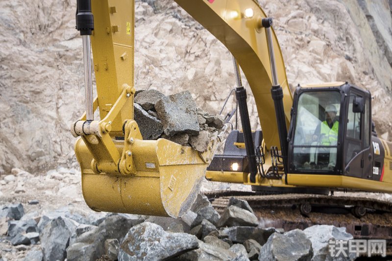 卡特彼勒330D2L液压挖掘机整机外观