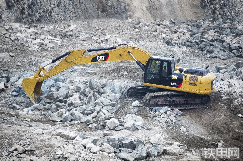 卡特彼勒330D2L液压挖掘机整机外观