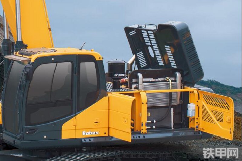 现代R350LVS挖掘机整机外观