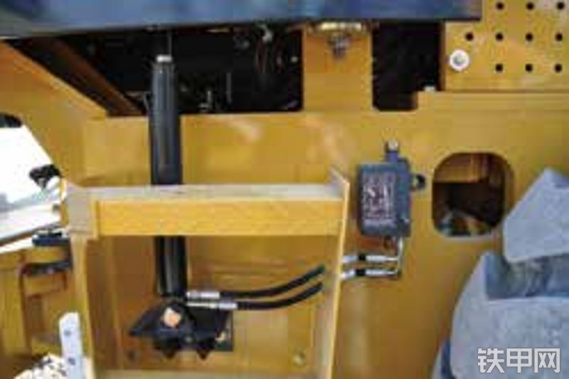 山工SEM520压路机整机外观