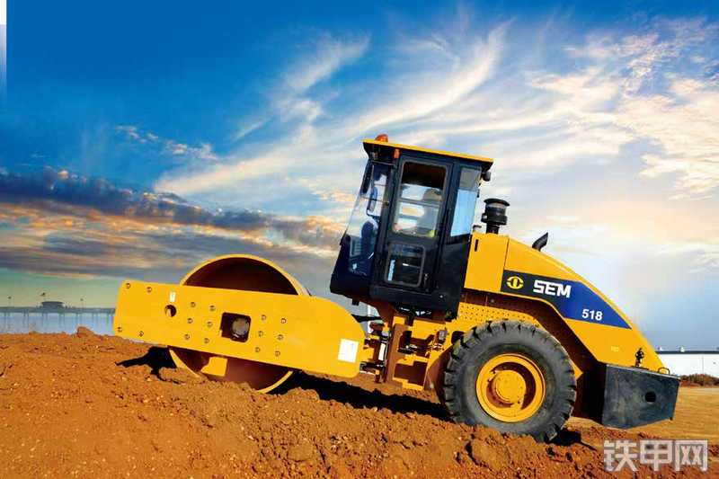 山工SEM520压路机整机外观